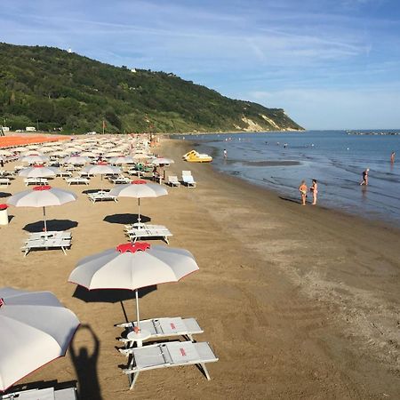 Appartamento Tramonto In Baia Pesaro Esterno foto
