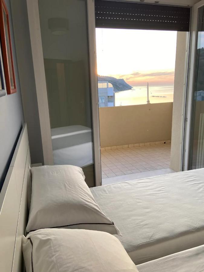Appartamento Tramonto In Baia Pesaro Esterno foto