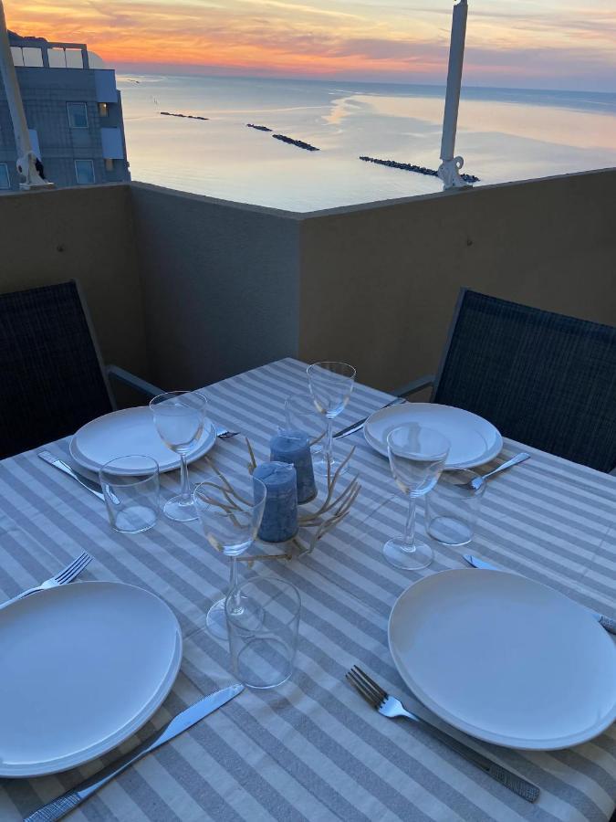 Appartamento Tramonto In Baia Pesaro Esterno foto